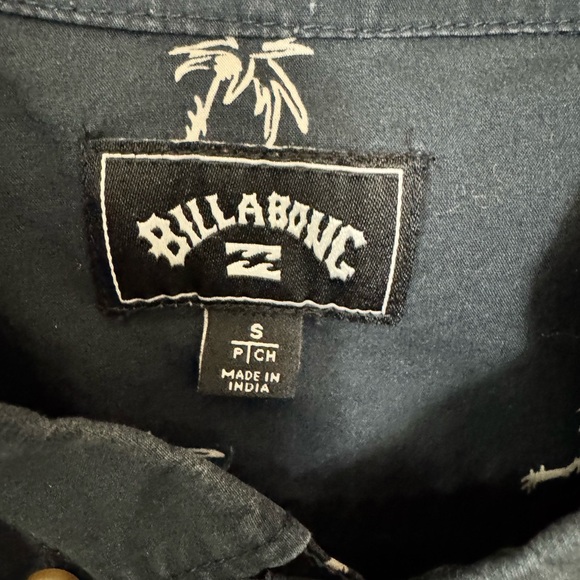 2 Short-Sleeve Button-Up Shirts - Size Small - Billabong & George - Picture 3 of 8